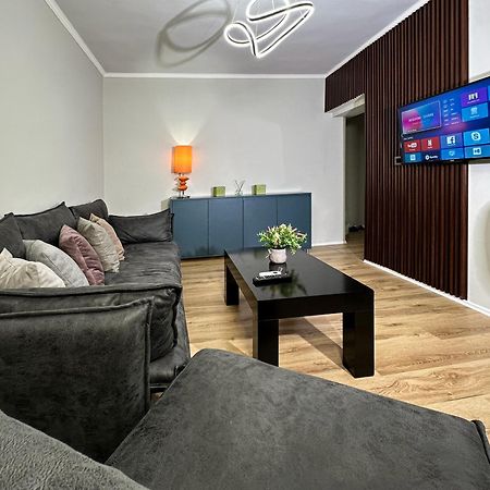 Home Select Tiranë Luaran gambar